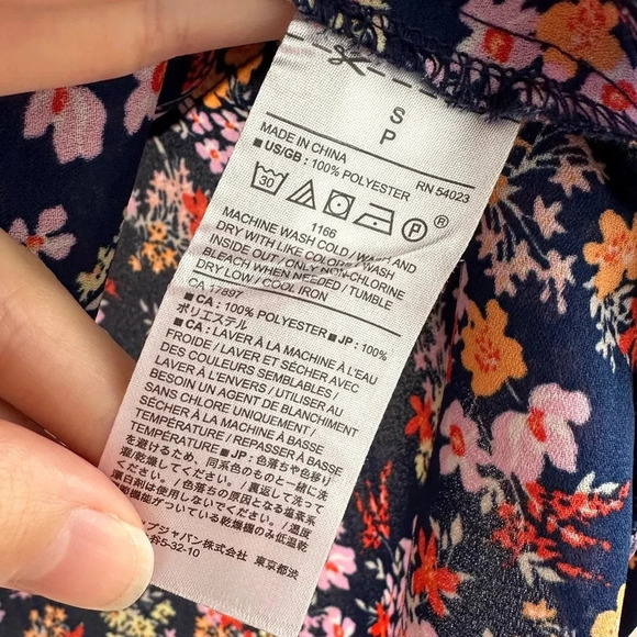 Banana Republic Bold Floral Print Flowy Peplum V-Neck Blouse, Navy/Multi, Small - Picture 6 of 16